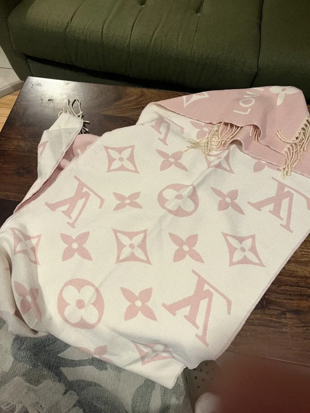 Louis Vuitton LV Essential Scarf - Picture 2 of 5